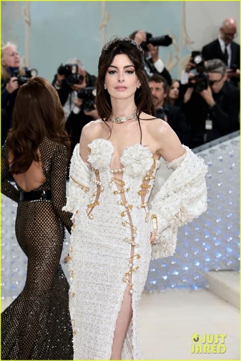 anne hathaway gala.